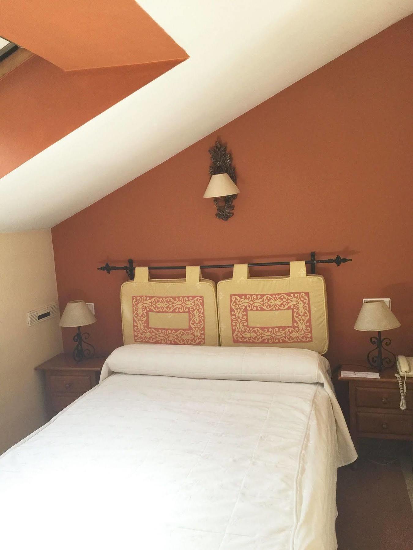Hotel Arco San Vicente Ávila Eksteriør bilde