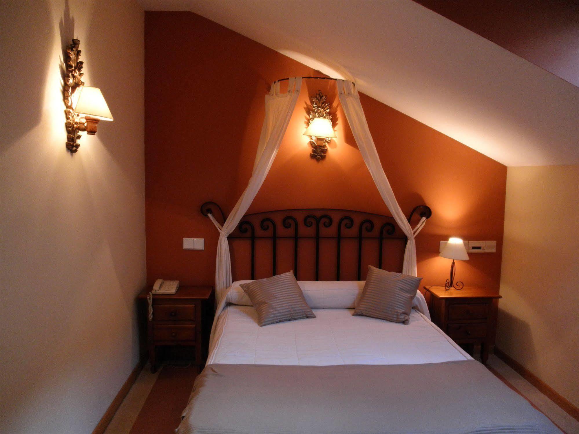 Hotel Arco San Vicente Ávila Eksteriør bilde