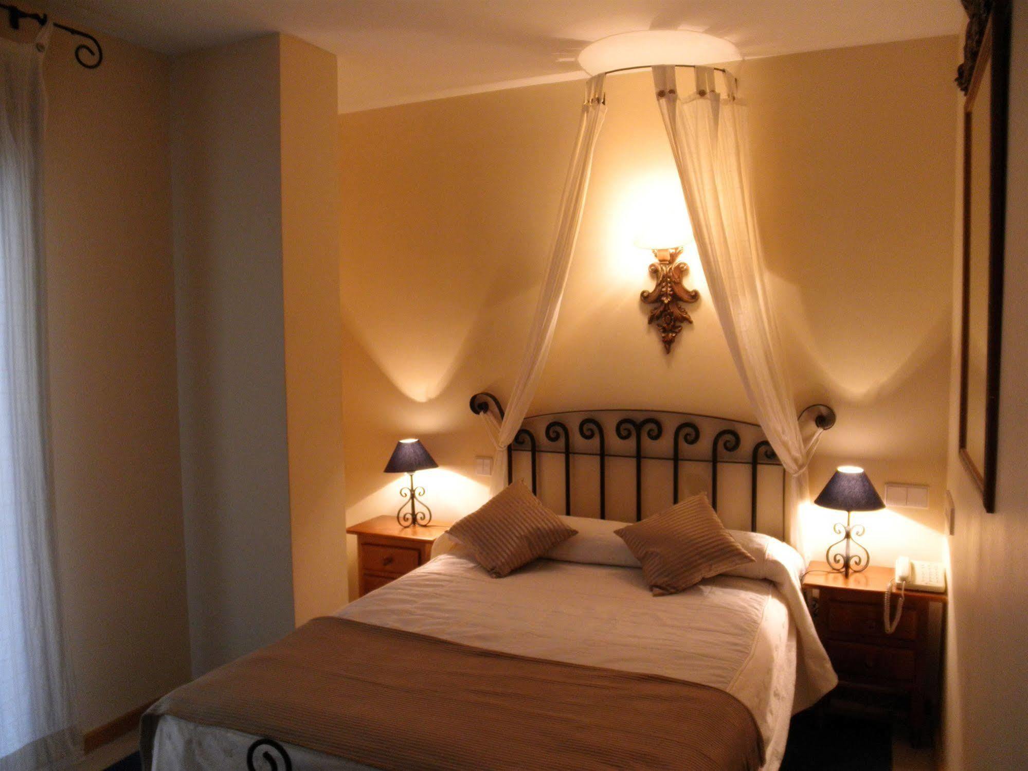 Hotel Arco San Vicente Ávila Eksteriør bilde