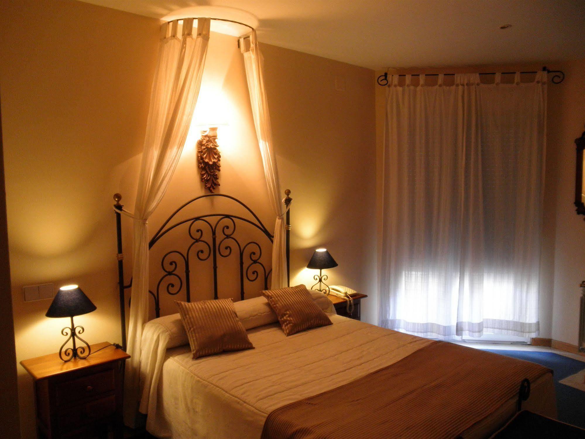 Hotel Arco San Vicente Ávila Eksteriør bilde