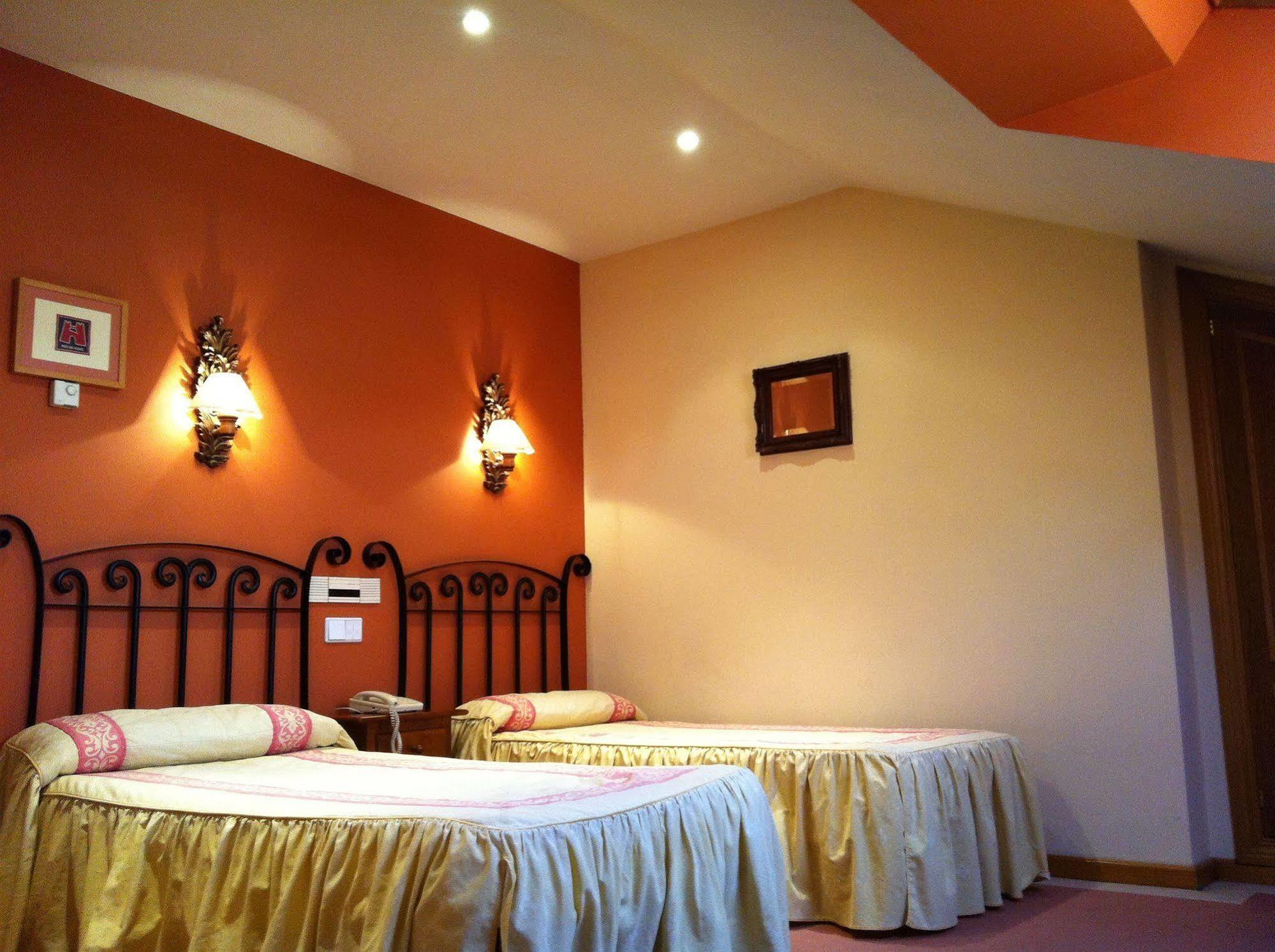 Hotel Arco San Vicente Ávila Eksteriør bilde